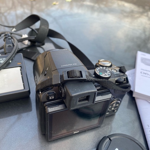 Nikon coolpik P90 digital camera with/ battery , charger and manual. - Picture 7 of 17